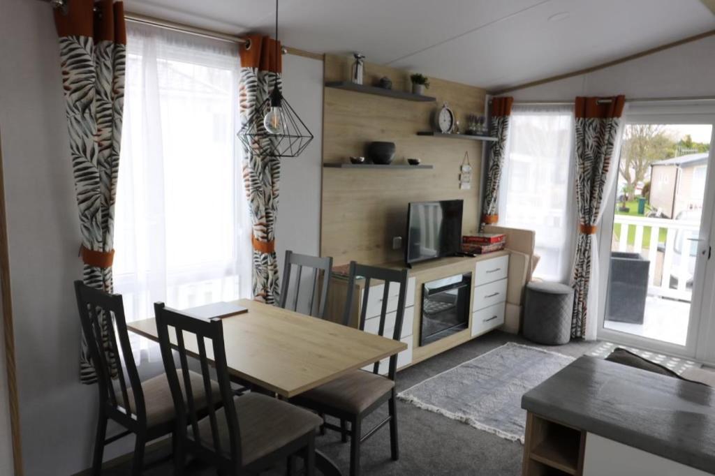 The Willows Селсі Екстер'єр фото
